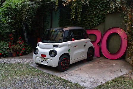 Citroën My Ami Tonic: una nuova versione del quadriciclo elettrico con  grafiche e colori personalizzati 