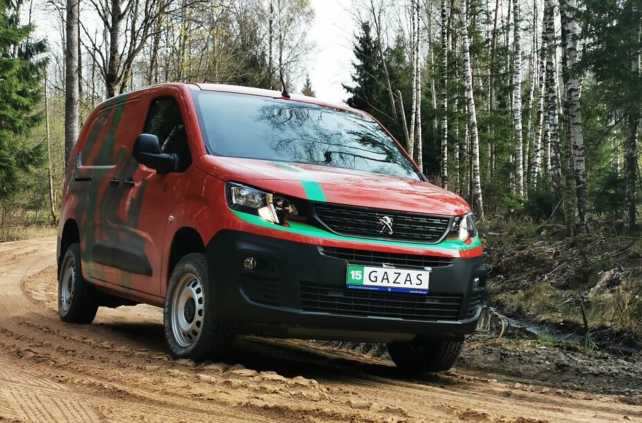  PEUGEOT PARTNER 4x4 DANGEL sorprendió a los especialistas y fue declarada la mejor furgoneta de Lituania
