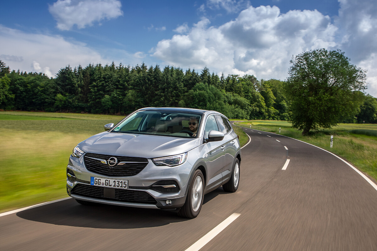 Opel Grandland X caught testing - CarWale