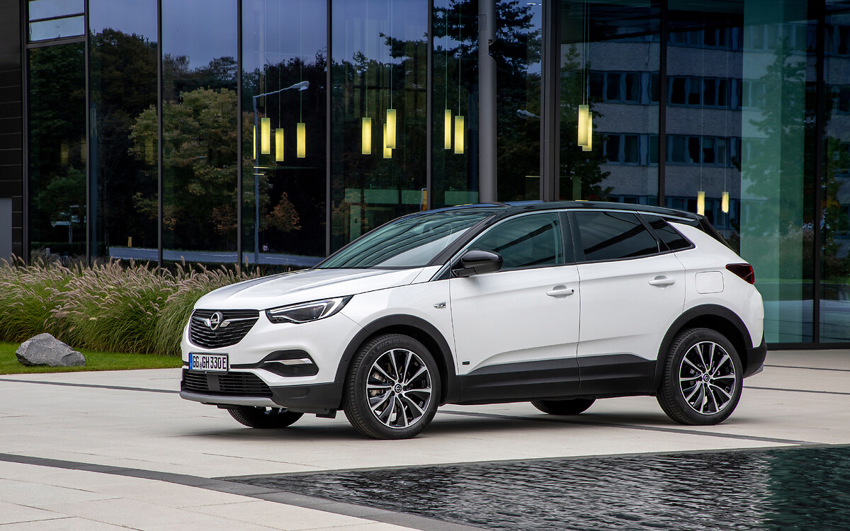 Made in Eisenach: First front-wheel drive Opel Grandland X plug-in hybrid  drives off production line, Opel