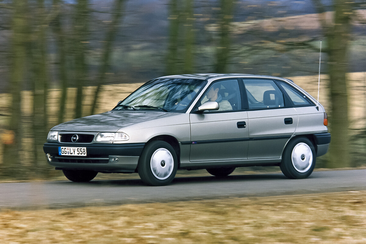 La plus vendue de l'histoire d'Opel : l'Astra F, qui fête aujourd ...