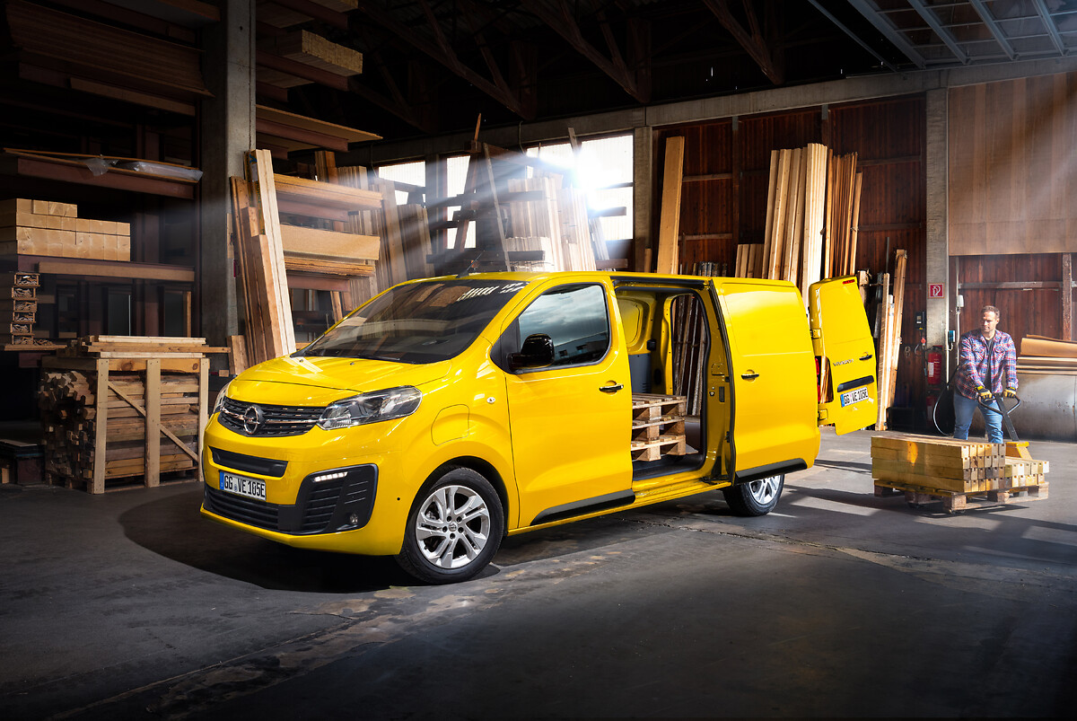L'électrique pour les pros : le nouvel Opel Vivaro-e en vente dès  maintenant en France à partir de 33 220 HT euros hors bonus écologique, Opel