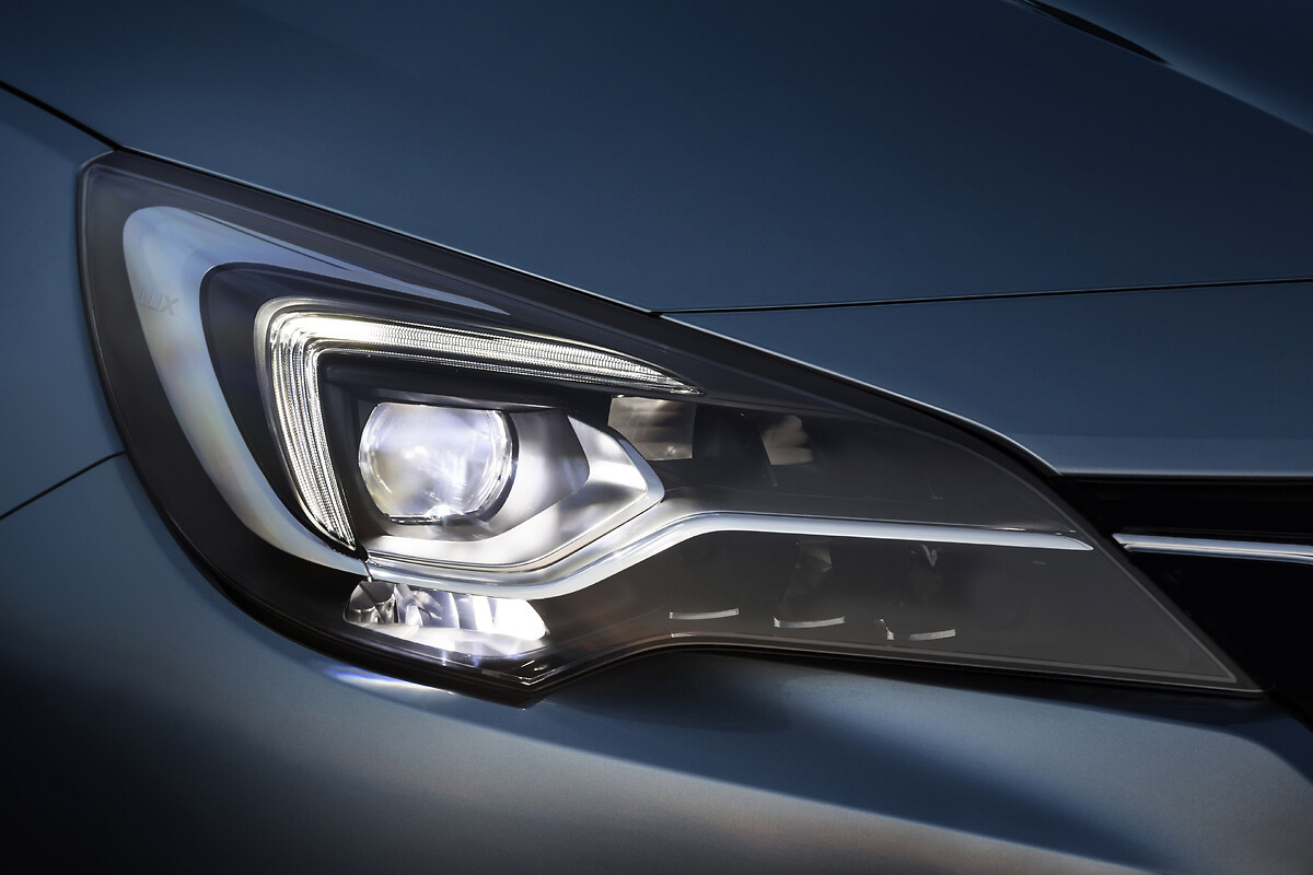 Top Vision at All Times: Opel Astra with IntelliLux LED® Matrix