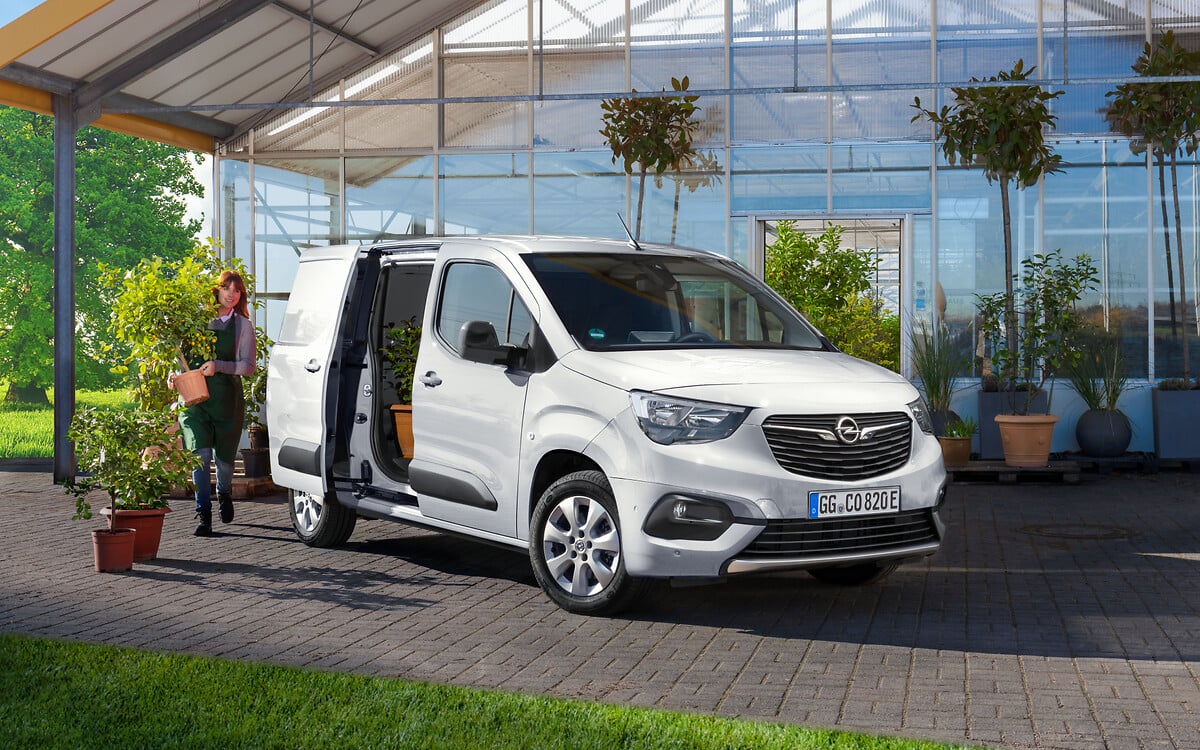 New Opel Combo-e Life electrique ELECTRIQUE 100 Kw auto L1 EDITION: offers,  promotions, and car configurator - GARAGE THEUX NANTERRE