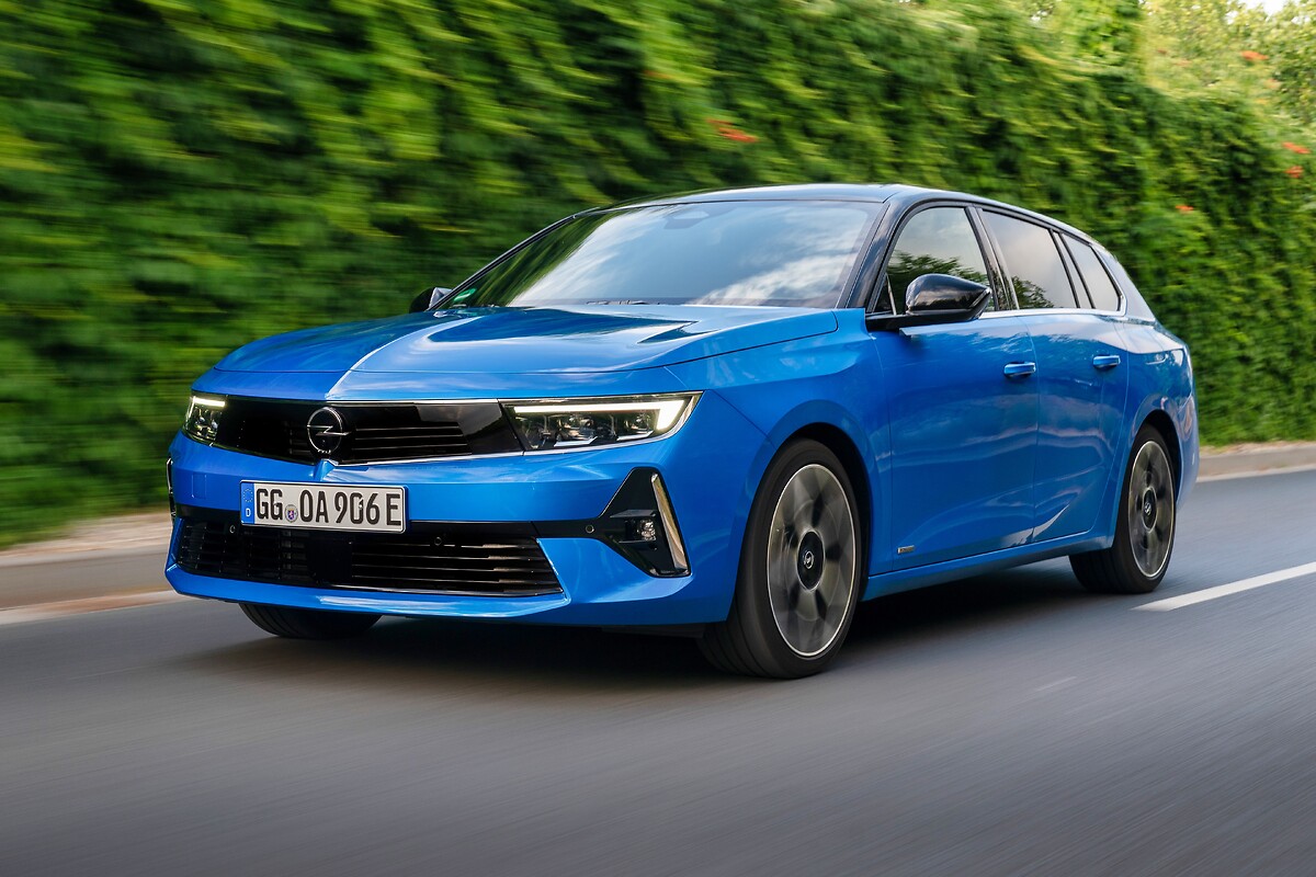 Opel Shark Cult Spreads to New Astra Sports Tourer