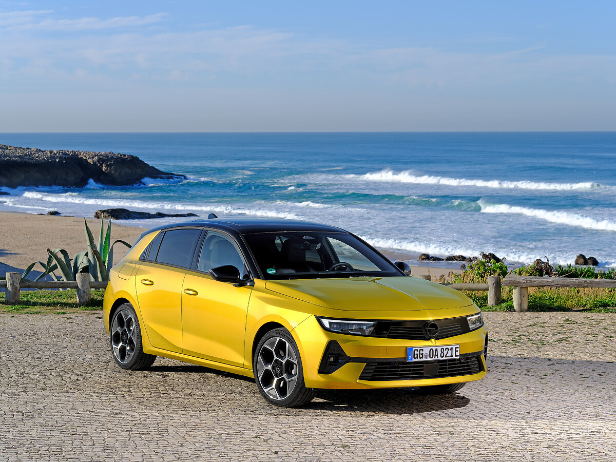 Opel Shark Cult Spreads to New Astra Sports Tourer