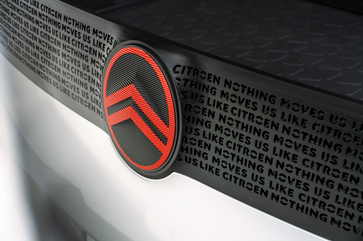Citroën-New-Brand-Identity-1.jpg