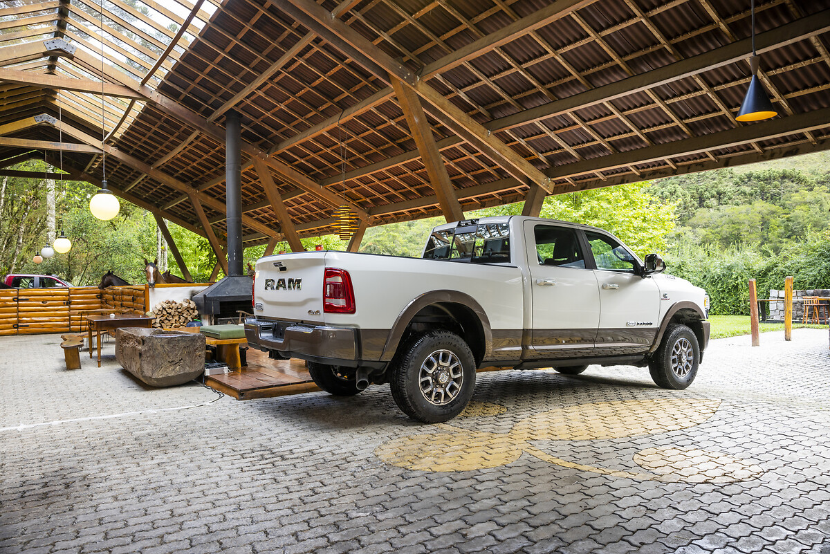 Ram 3500: confira preços, versões e como anda a maior picape do Brasil