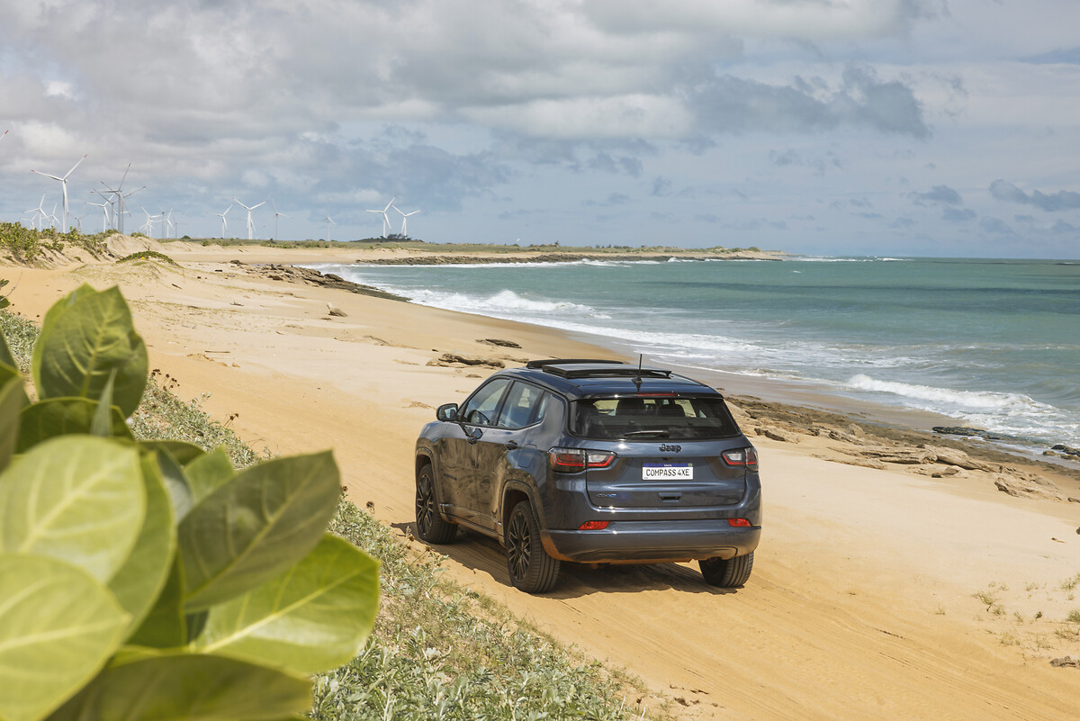Jeep Compass 4xe (ambientadas)