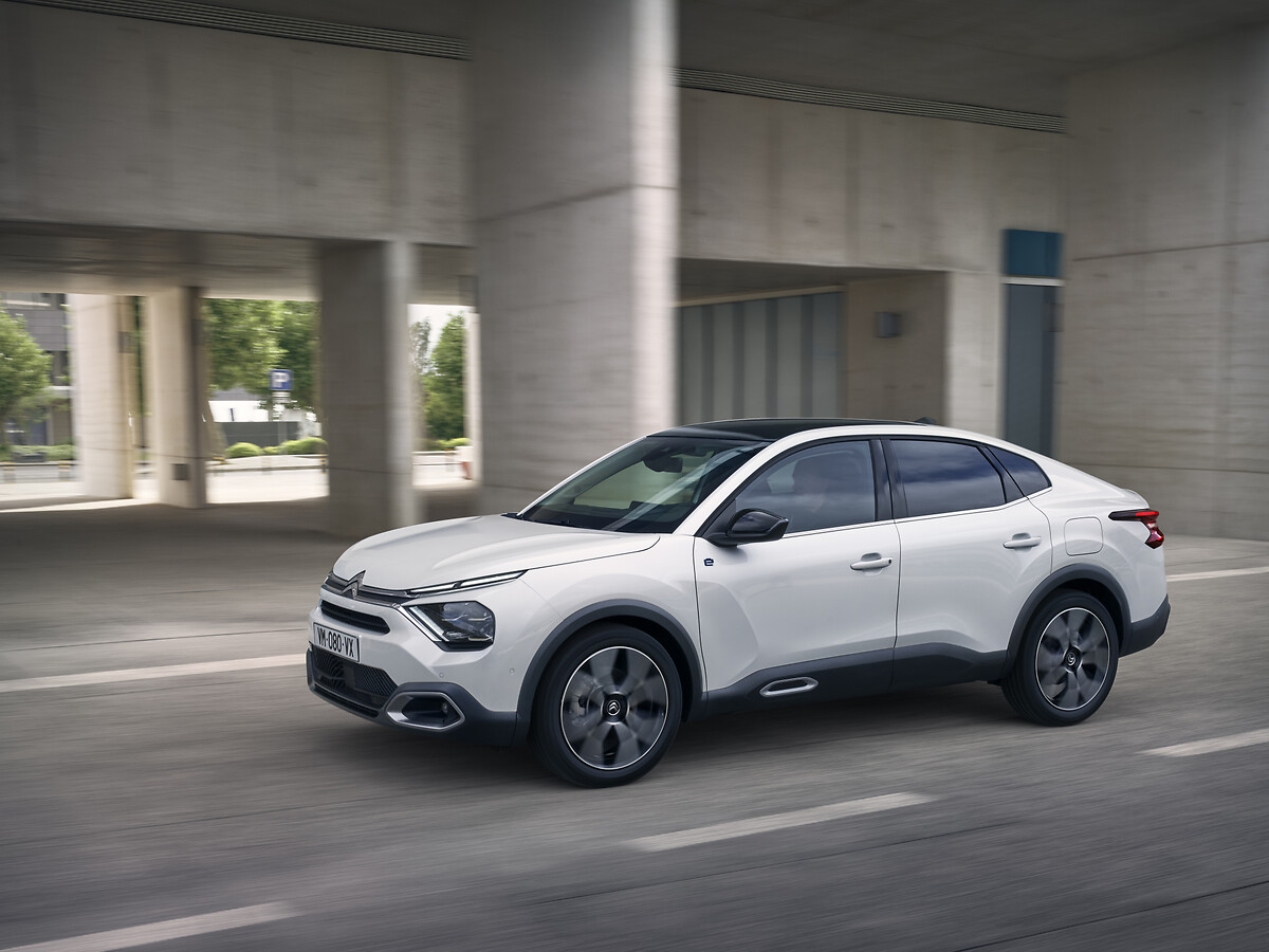 New Citroën ë-C4 X electric, Today we welcome a new member to the family:  #CitroënËC4X, the all-electric fastback 🔋 ⚡ 👉  # Citroën #C4 #ëC4 #C4X #ëC4X #Reveal, By Citroën