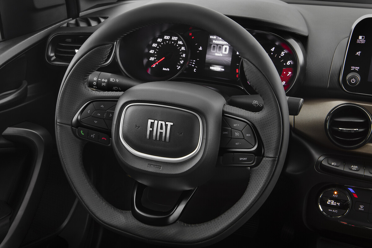 Avaliação: Fiat Cronos CVT é confortável e bom para andar sem pressa