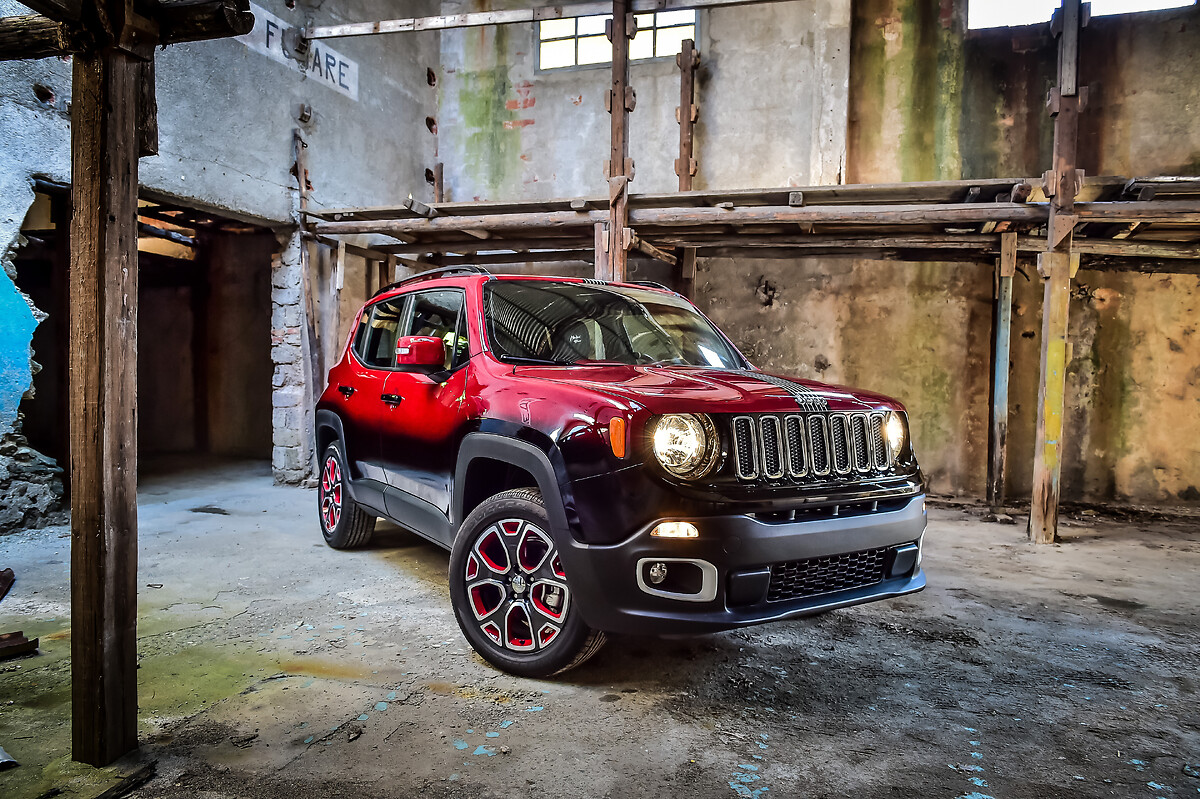 Jeep  Brasil - O Jeep Renegade levou mais três prêmios em 2015. O modelo  venceu o Prêmio Top Car TV, na categoria melhor utilitário esportivo  nacional, o Prêmio L'Auto Preferita, na