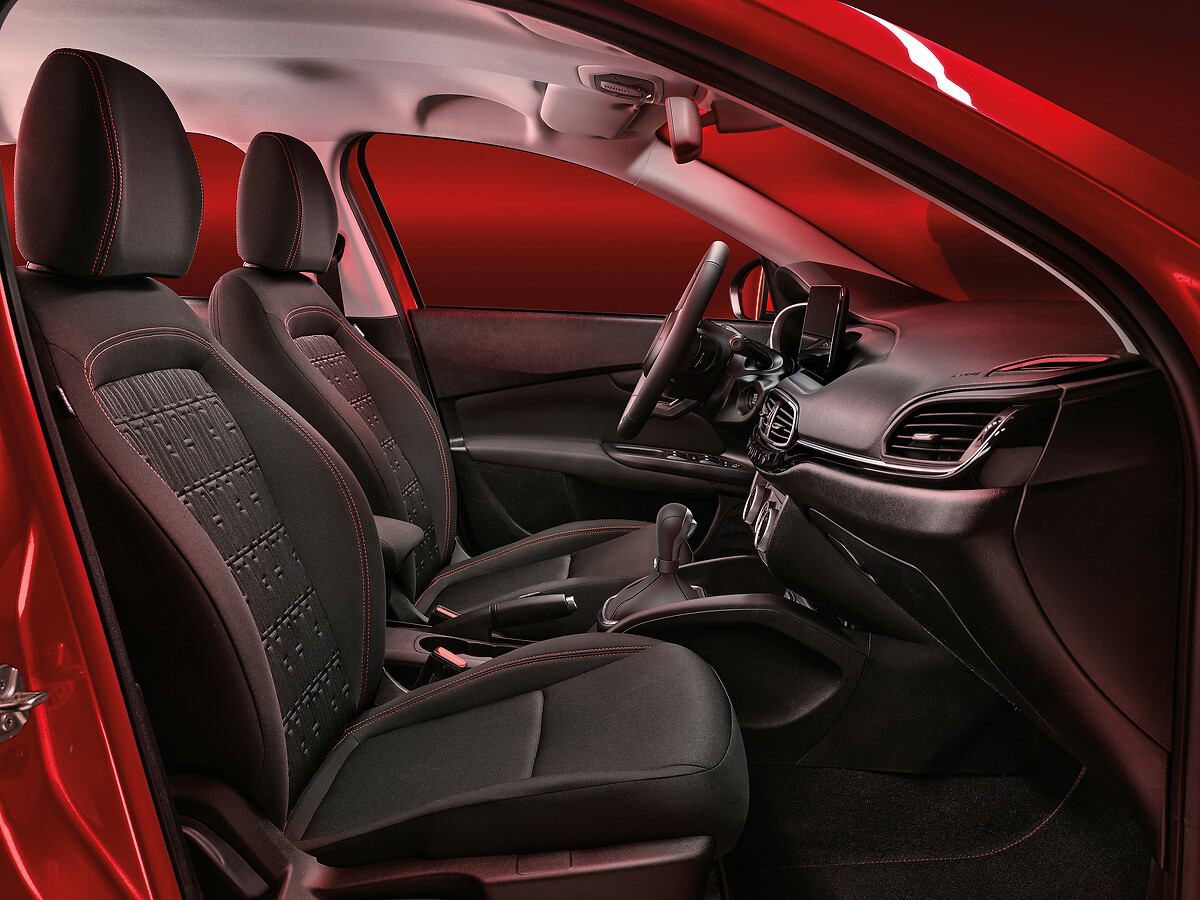 Tipo Hybrid Stationwagon Cross RED interieur 1