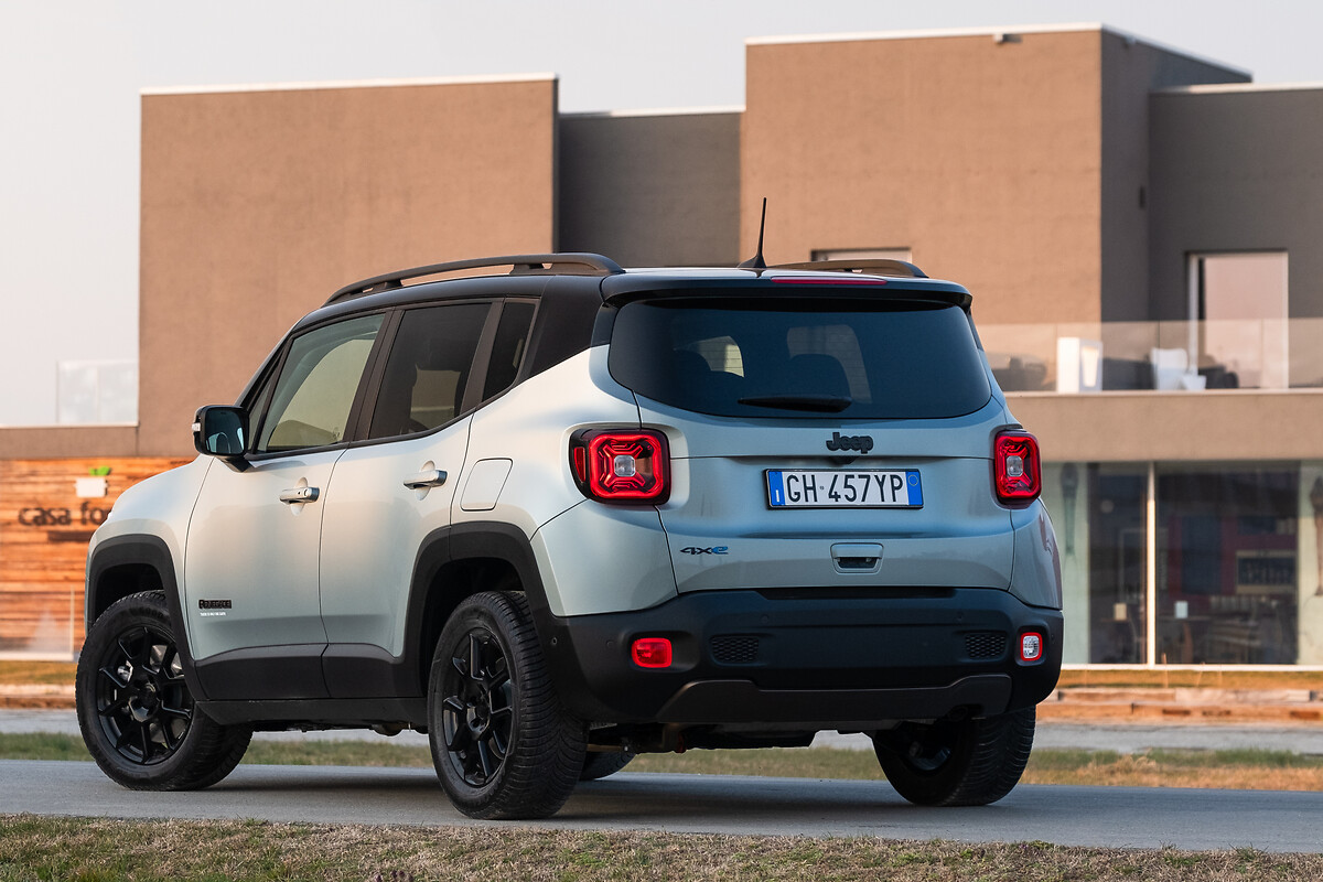 Come personalizzare e ricaricare Jeep Renegade 4xe e Compass 4xe