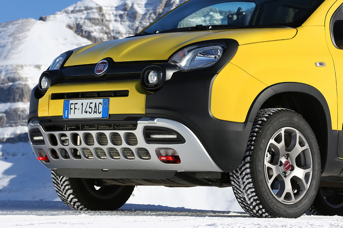 Panda Cross wins the Crossover category at the 4X4 Magazine “4x4 of the  Year 2019 awards'” in UK, Fiat