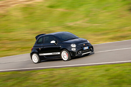 Abarth 595: per lei piccoli aggiornamenti - Autoclub Group