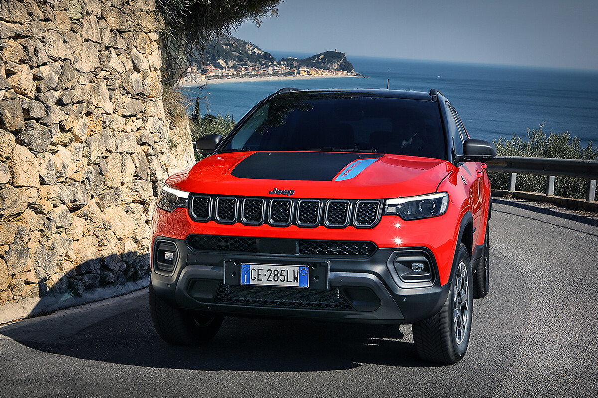 Updated Jeep Compass with 4xe hybrid, Android OS is unveiled in Europe