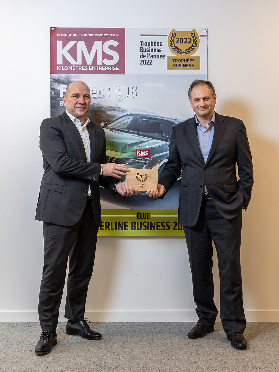 La nouvelle PEUGEOT 308 remporte le prix « Berline Business 2022 »
