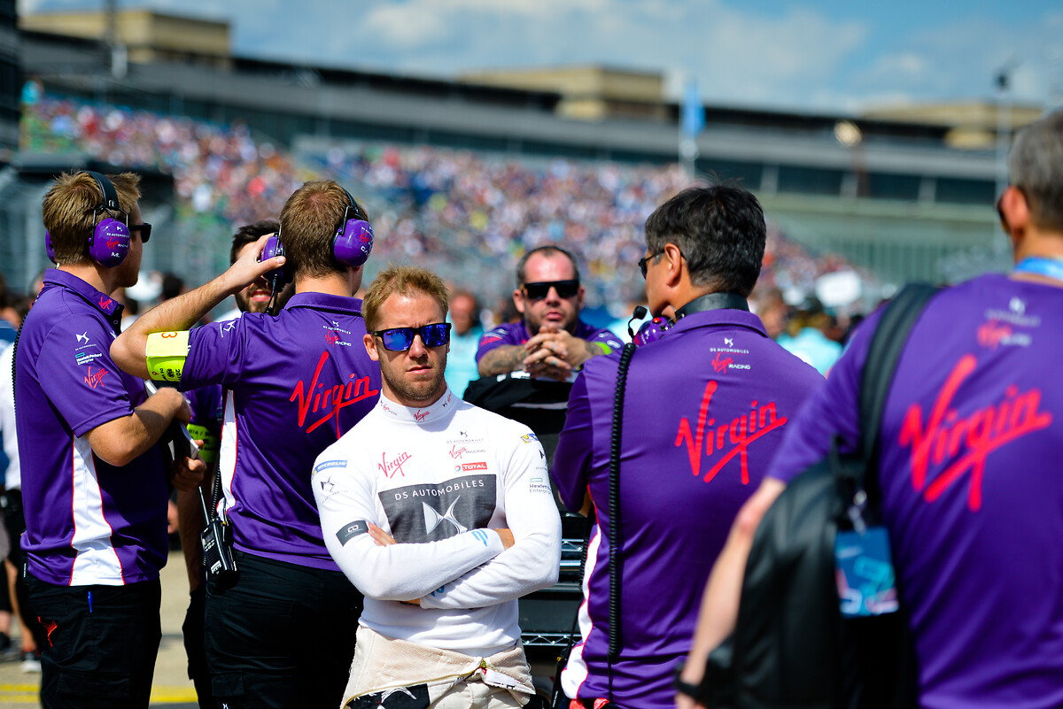 Virgin Racing F1 Richard Branson Virgin Racing