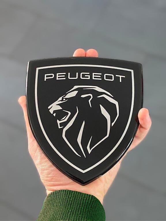 THE HIGH TECH SECRETS OF THE PEUGEOT 308'S NEW EMBLEM, Peugeot