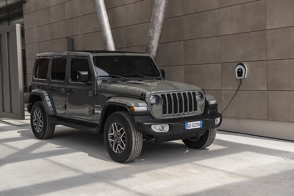 Jeep Wrangler 4xe charging