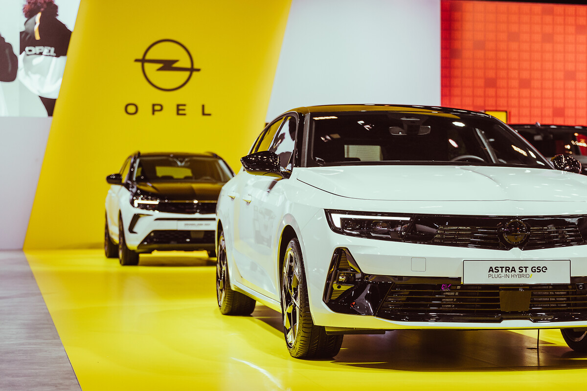 100 Percent Electrified: Opel CEO Florian Huettl Presents Four World Premieres in Brussels