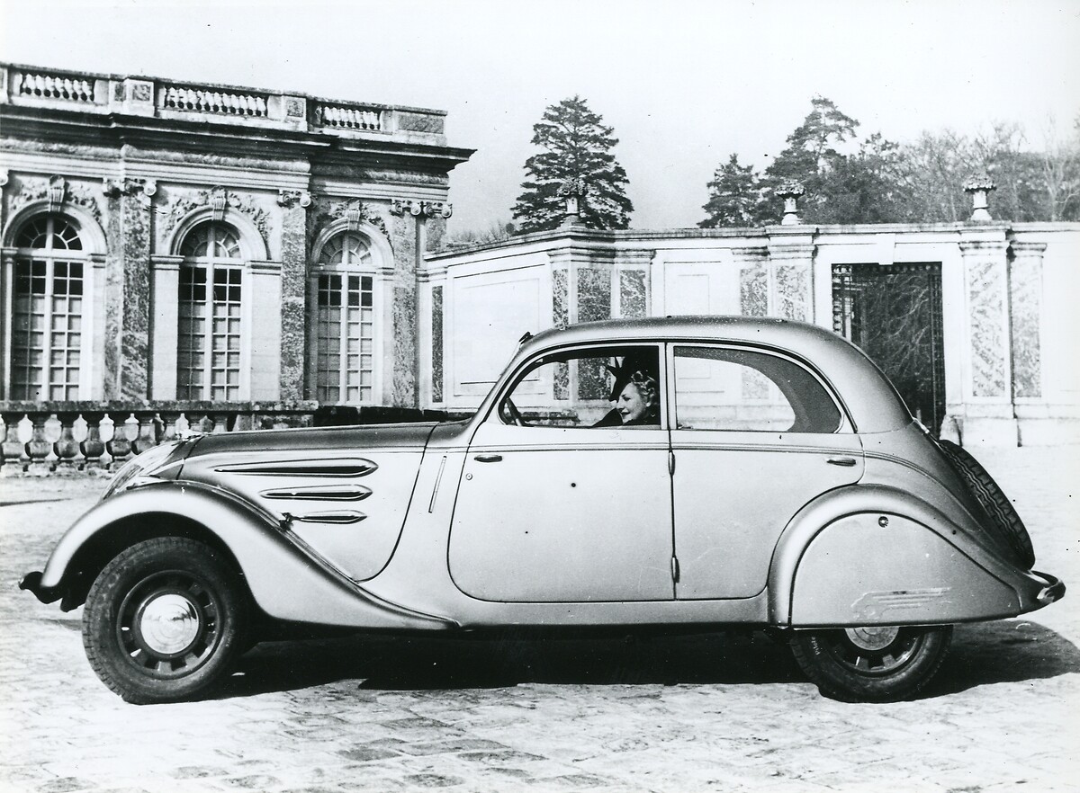 PEUGEOT na Salonie Rétromobile 2023: Allure do potęgi czwartej!