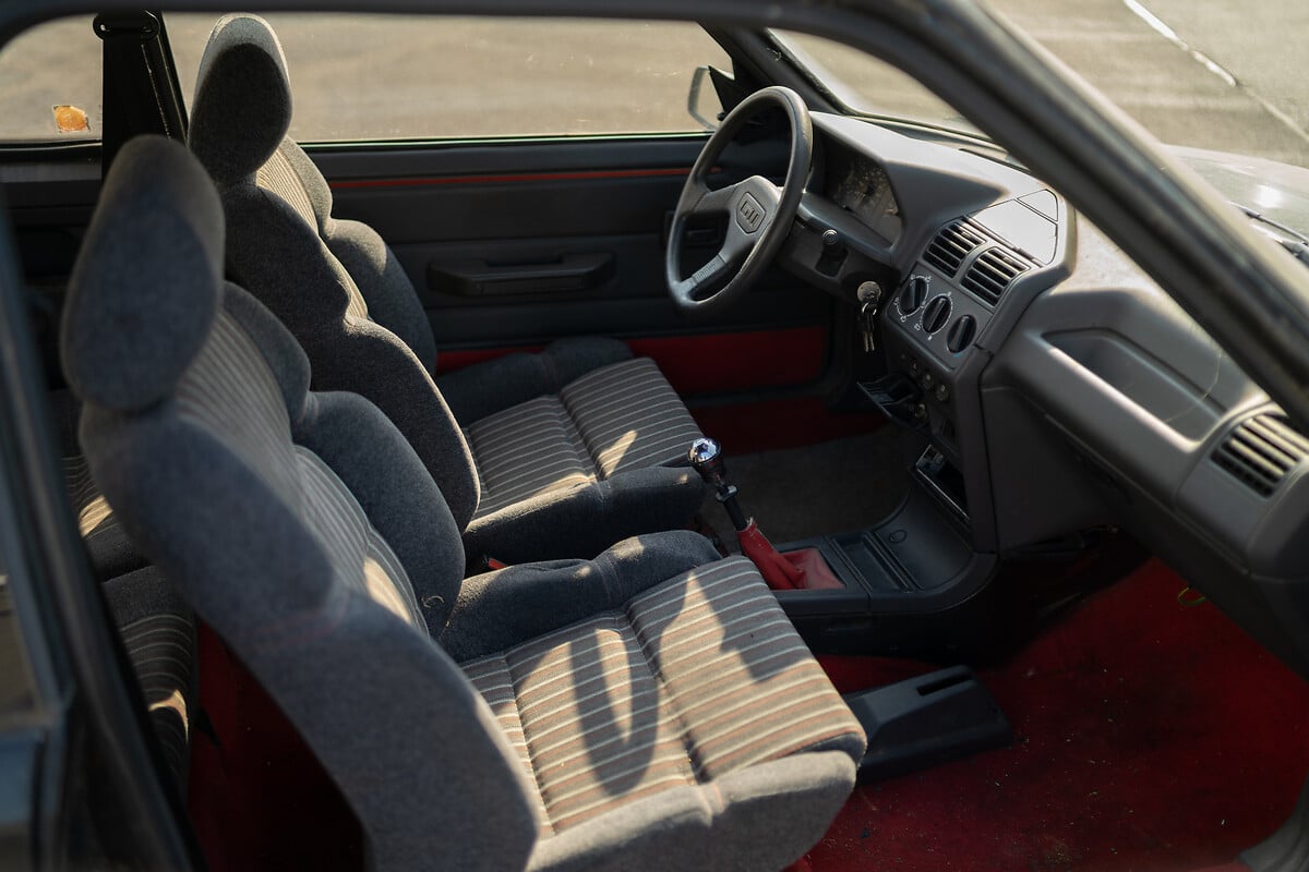 Peugeot 205 GTI Restomod Has 200 HP, Modern Interior Tech