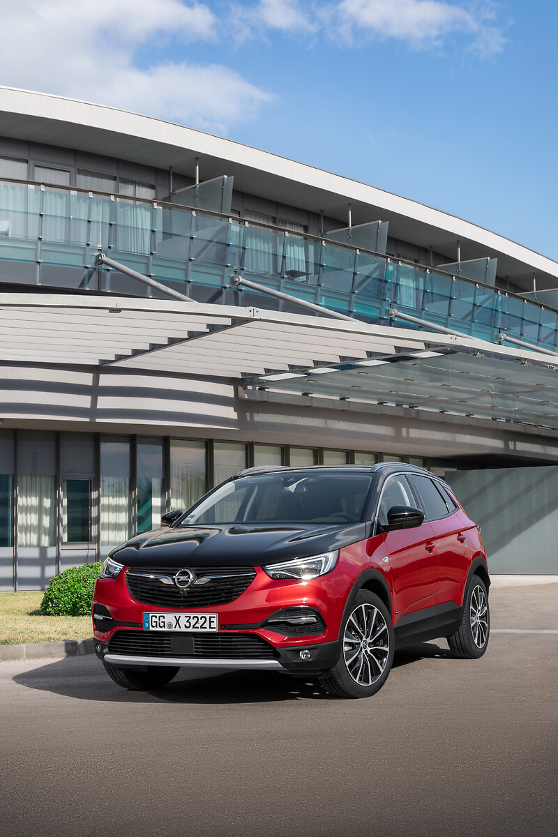 Schon ab CHF 399.-- monatlich: Der neue Opel Grandland X Plug-In-Hybrid mit  Allradantrieb, Opel