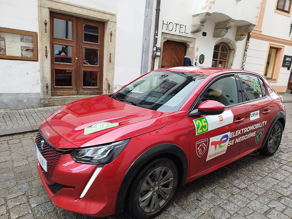 A eco rallye PEUGEOT červený