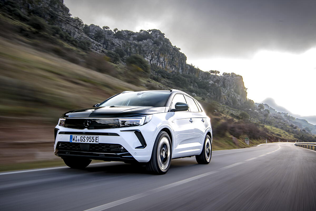 VAUXHALL GSe: DELIVERING COMFORT AND CONTROL 