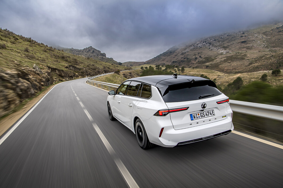 VAUXHALL GSe: DELIVERING COMFORT AND CONTROL 