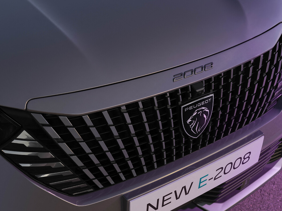 PEUGEOT_E-2008_2305MP_511