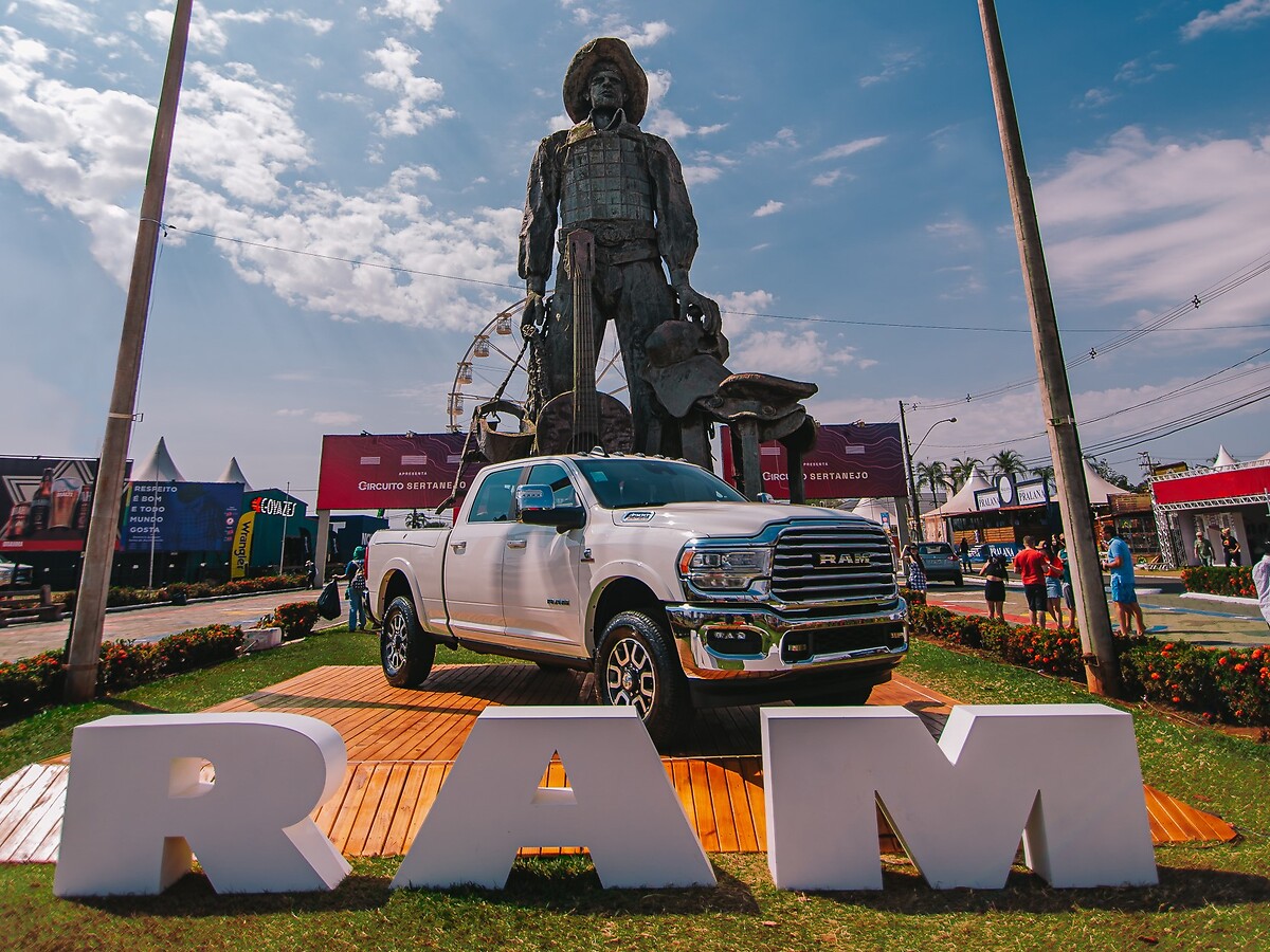 Ram 1500 e 2500 em exposição na Festa do Peão de Boiadeiro de Barretos