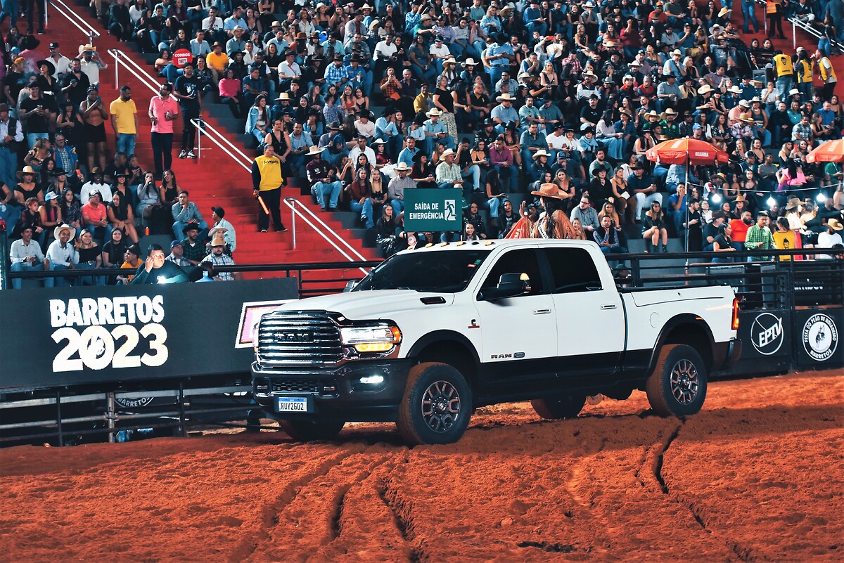 Ram 1500 e 2500 em exposição na Festa do Peão de Boiadeiro de Barretos