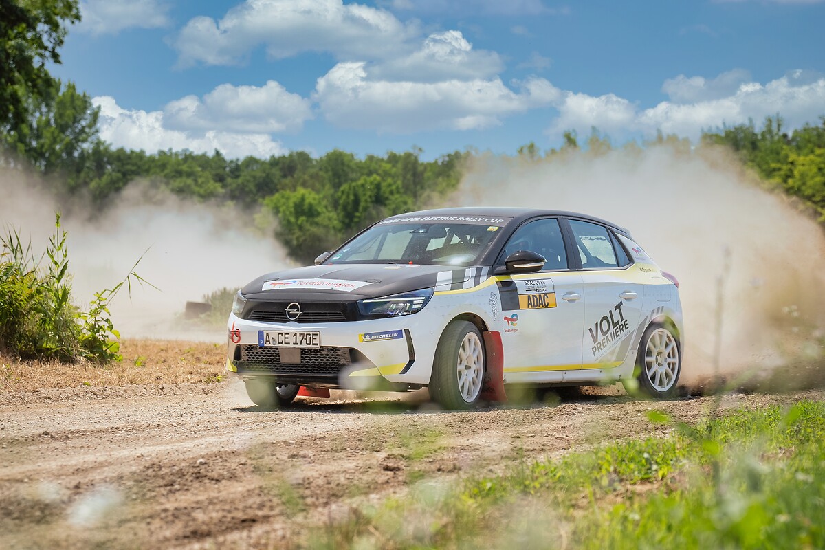 Opel Corsa Rally Electric: Elektrisierender Wettkampf vor traumhafter Alpen-Kulisse