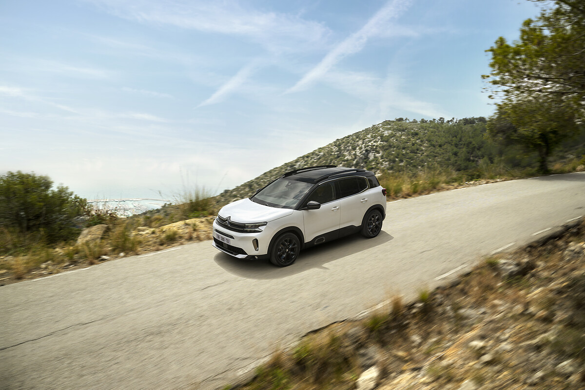 CITROËN RANGE DEVELOPMENTS: NEW INFOTAINMENT SYSTEM AND TWO-TONE DESIGN FOR  C4 AND Ë-C4, NEW PLUG-IN HYBRID OFFER AND MORE SEMI-AUTONOMOUS DRIVING FOR  C5 X, Citroën