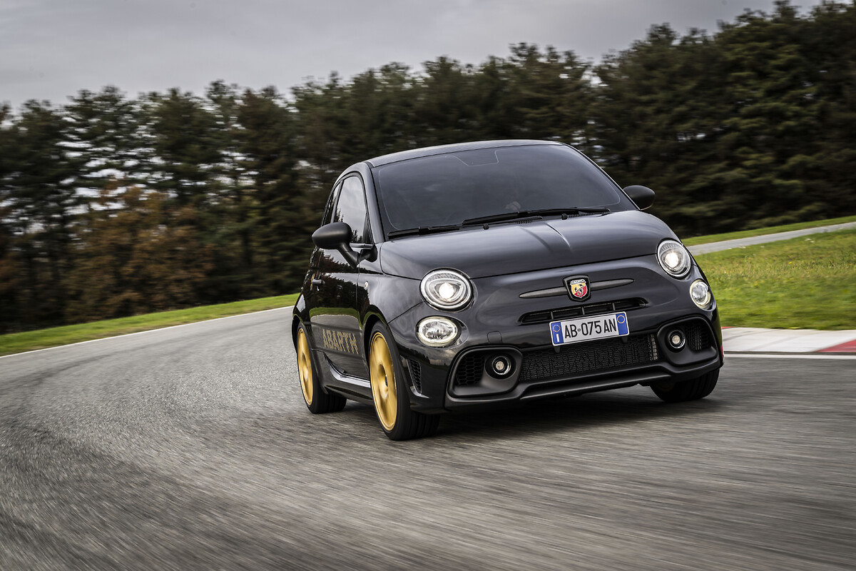 ABARTH アバルト595 695 インパネ ジャッロモデナ　FIAT ABARTH アバルト595 695 インパネ ジャッロモデナ FIAT アバルト