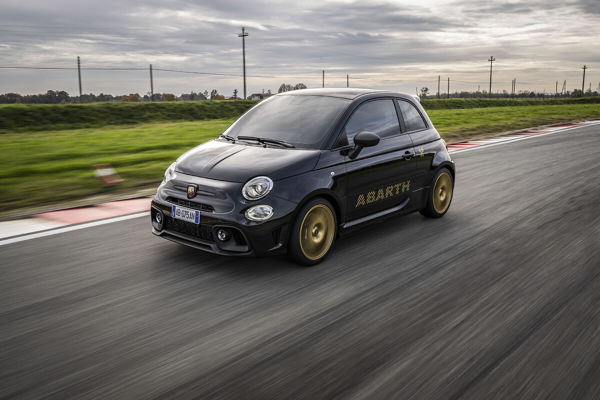 Abarth 595 and 695 win the Best Cars Award by Auto Motor und Sport for the  8th time, Abarth