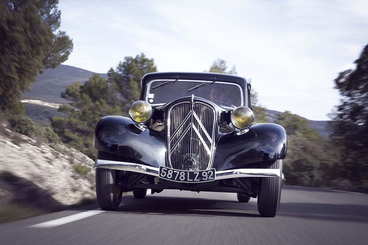 CITROËN, EFSANEVİ MODELİ TRACTION AVANT'IN 90. YILINI KUTLUYOR