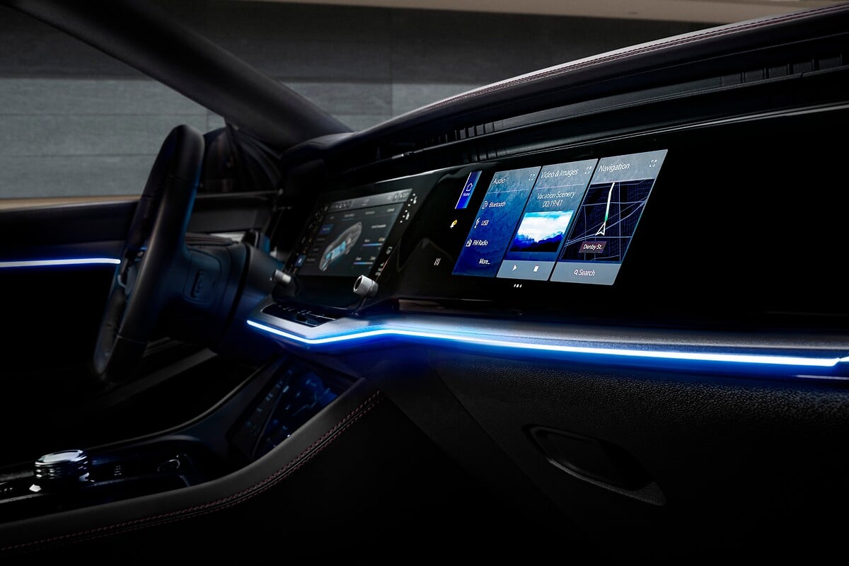 Touchscreen infotainment