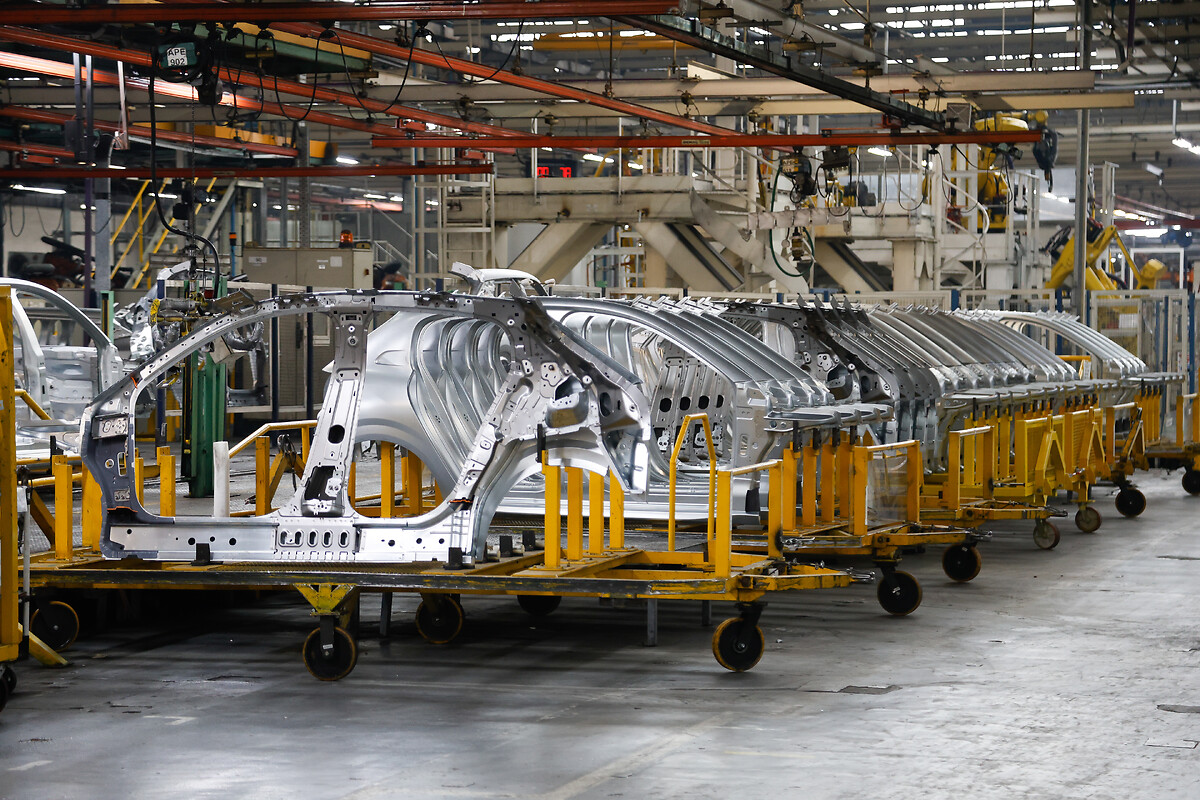 Con el incentivo de hasta 5 sueldos por sobre la indemnización, Stellantis lanza un agresivo plan de retiros voluntarios en su planta de El Palomar y recorta proyecciones de producción para 2026