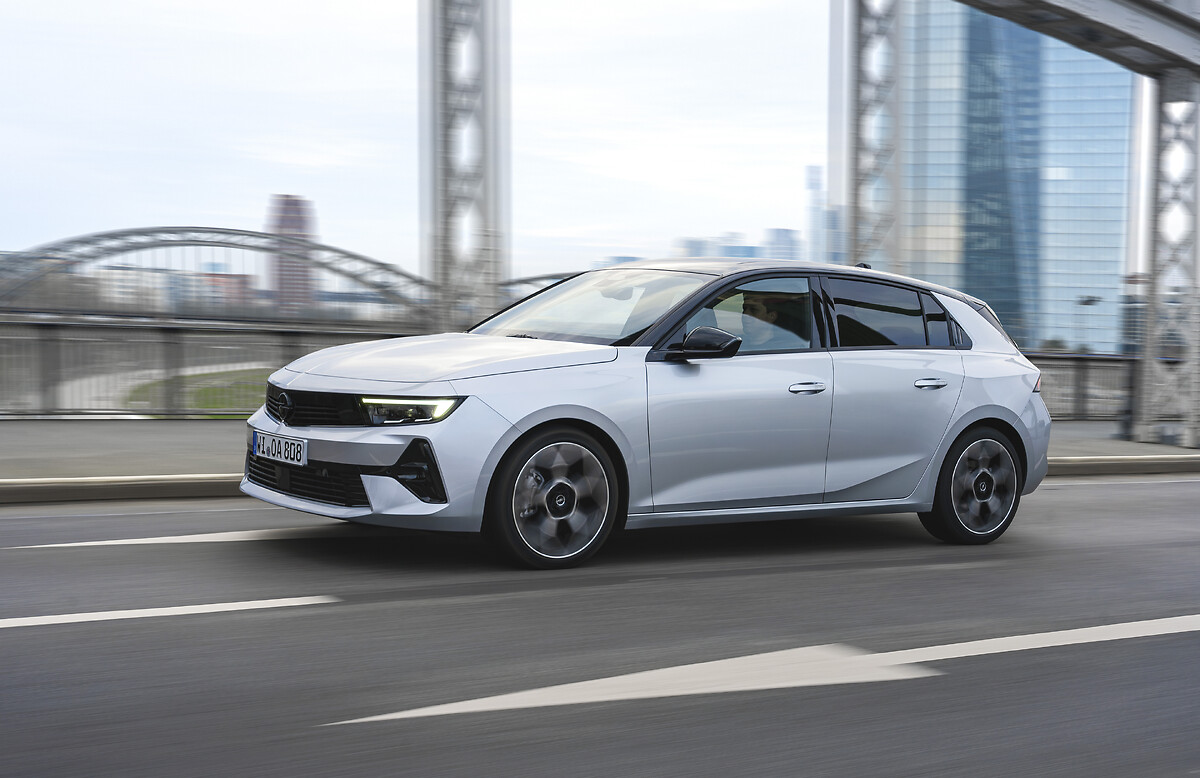 Opel Astra Hybrid
