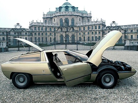 Concept Citroën GS Camargue fotografato di fronte alla Palazzina di Caccia di Stupinigi (TO) nel 1972