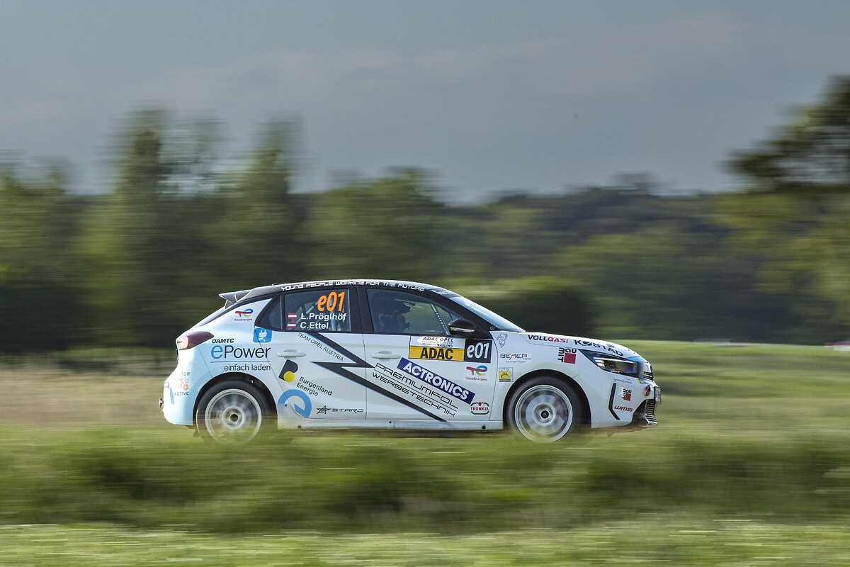 Le Opel Corsa elettriche da rally ai piedi del Monte Bianco