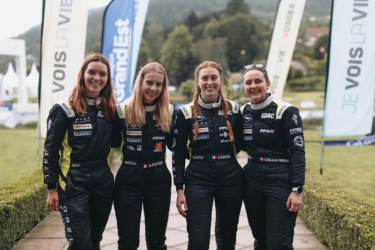 Manon Perrin, Alizée Pottier, Emma Chalvin and Emy Ailloud-Perraud (f.l.t.r.)