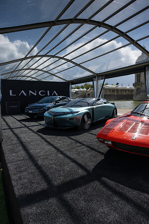2529082-gvstlr944r-xlarge.jpg