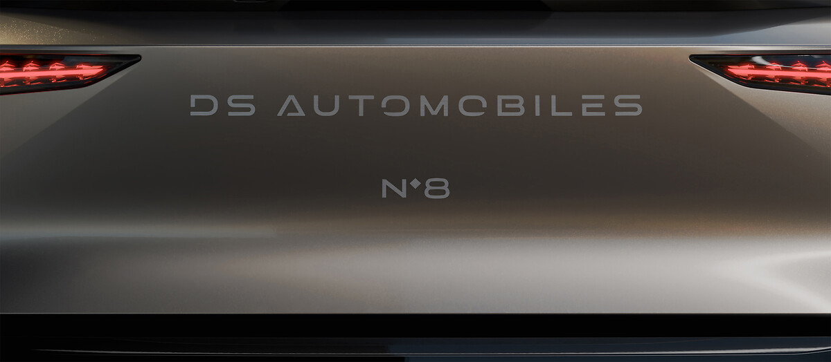 2024_12_new_ds_rear_light_signature_crop_reveal-674d76ae1f80e