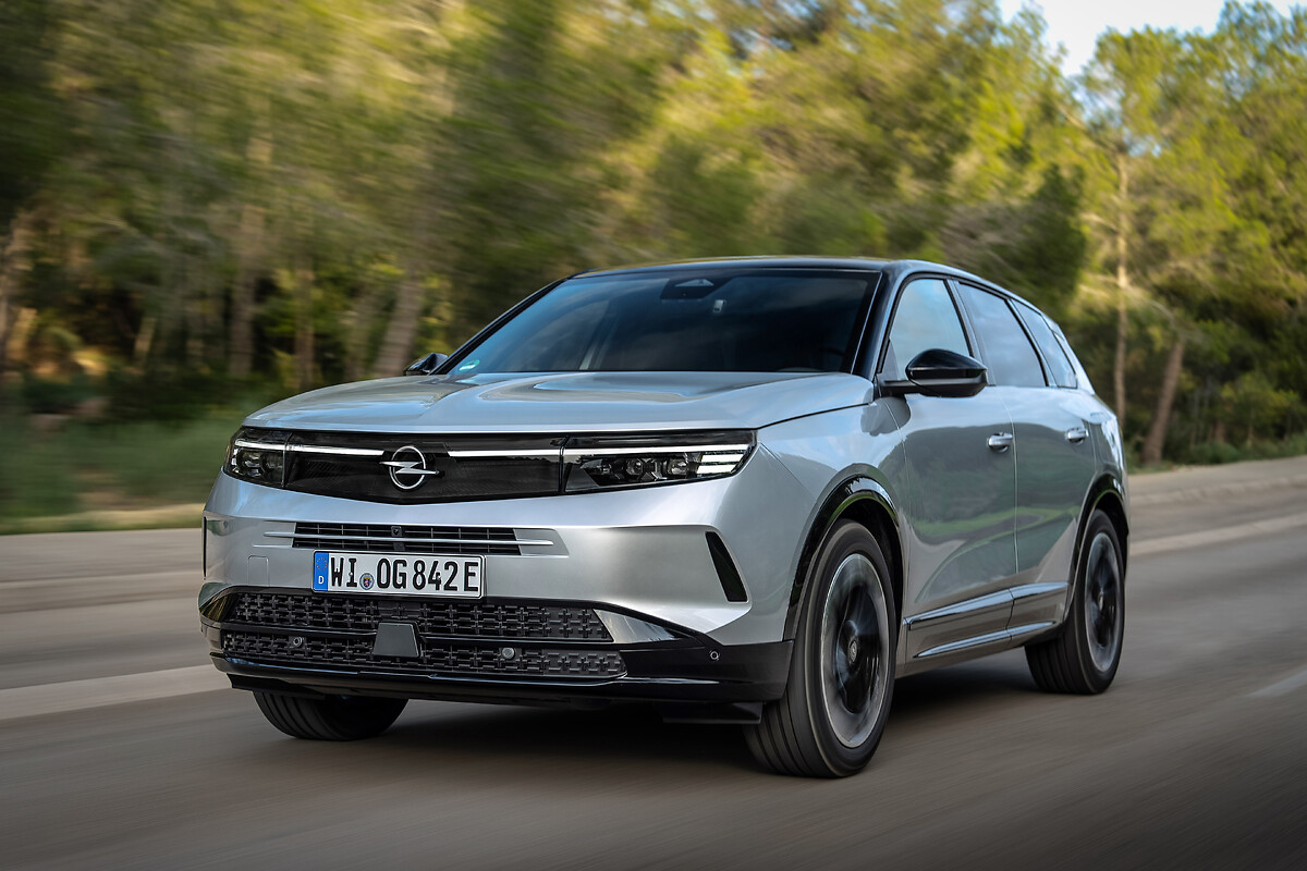 The New Grandland Plug-in Hybrid