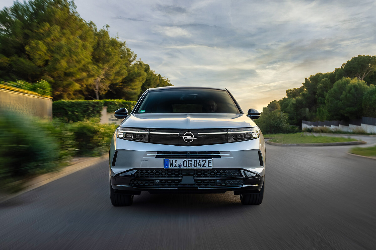 The New Grandland Plug-in Hybrid